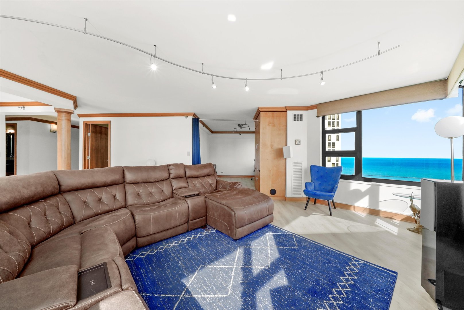 401 E Ontario Street Unit: 4206