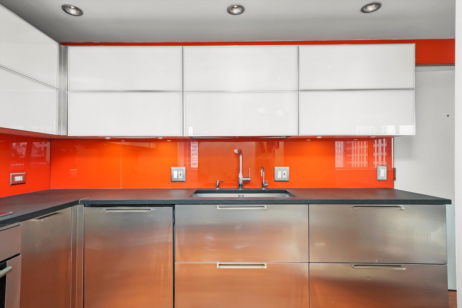 211 E Ohio Street Unit: 2707