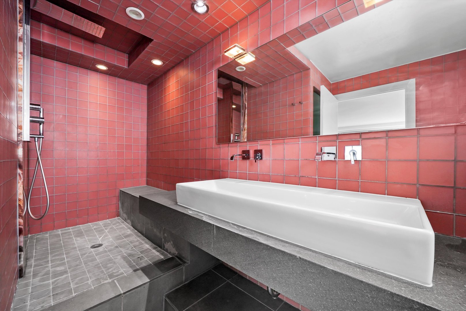 211 E Ohio Street Unit: 2707