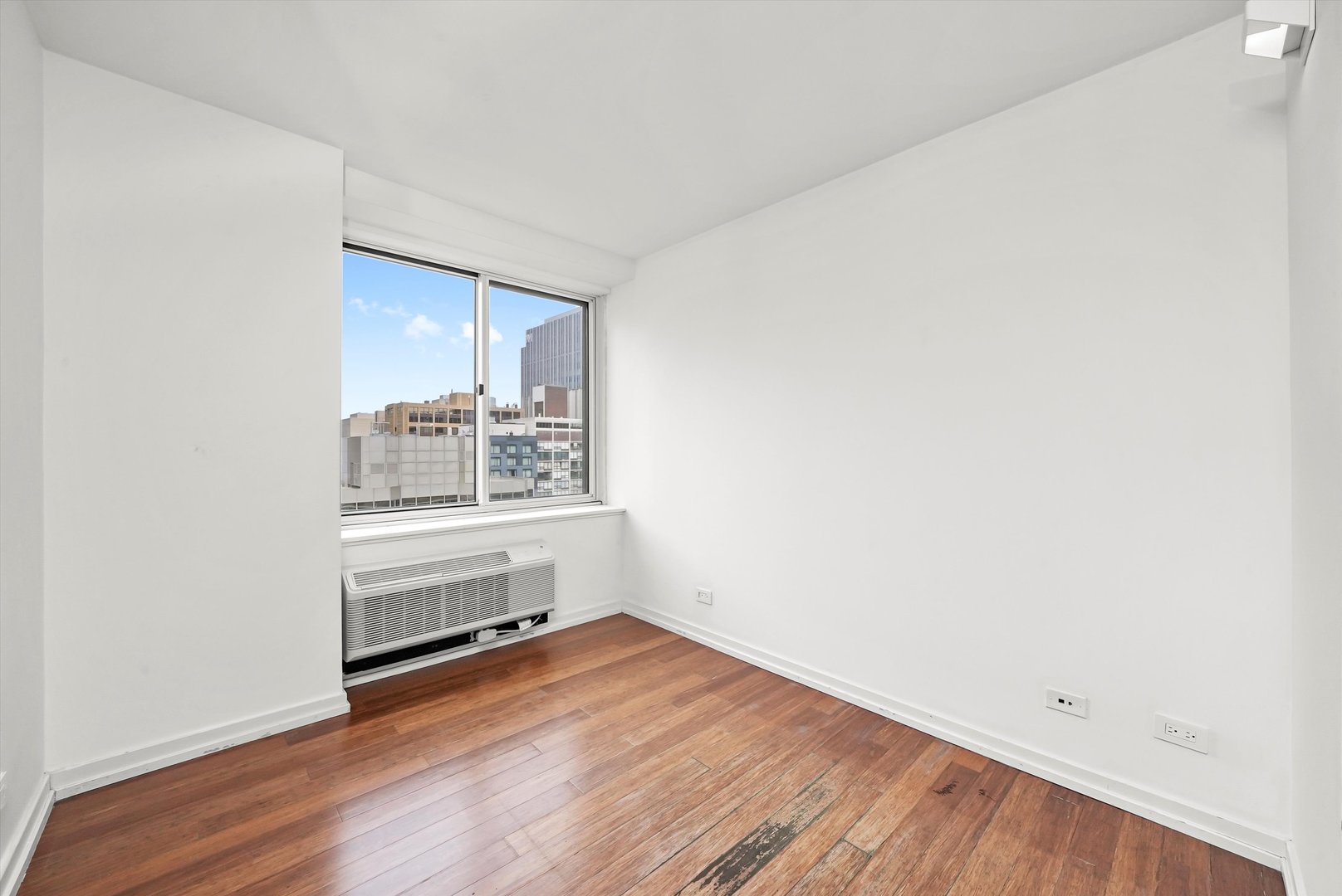 211 E Ohio Street Unit: 2707