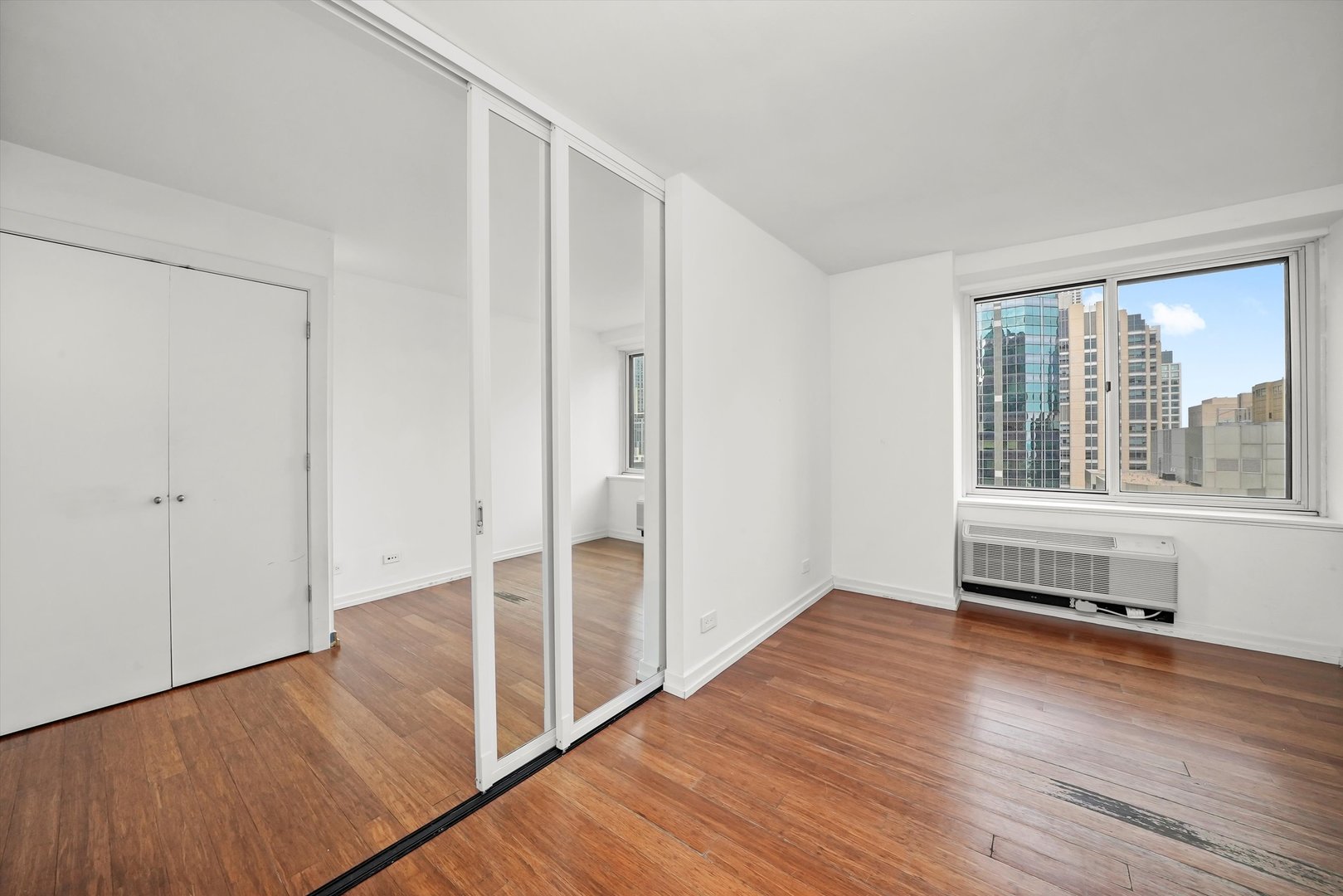 211 E Ohio Street Unit: 2707