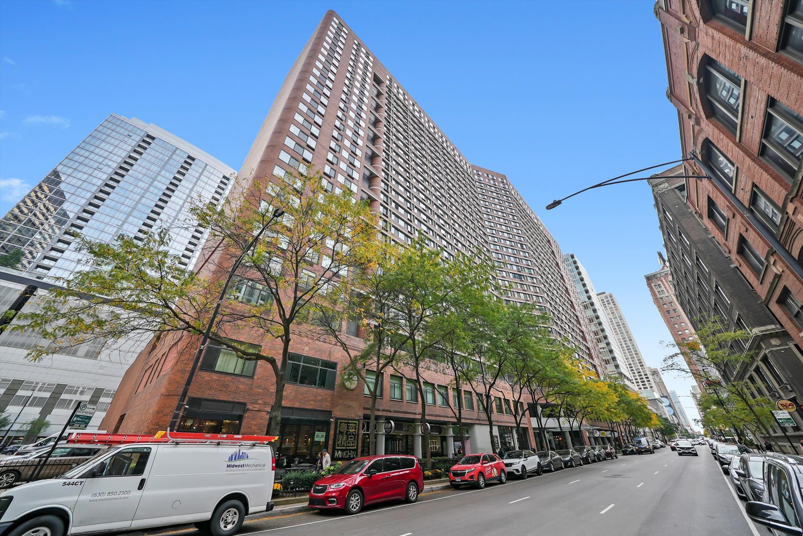 211 E Ohio Street Unit: 2707