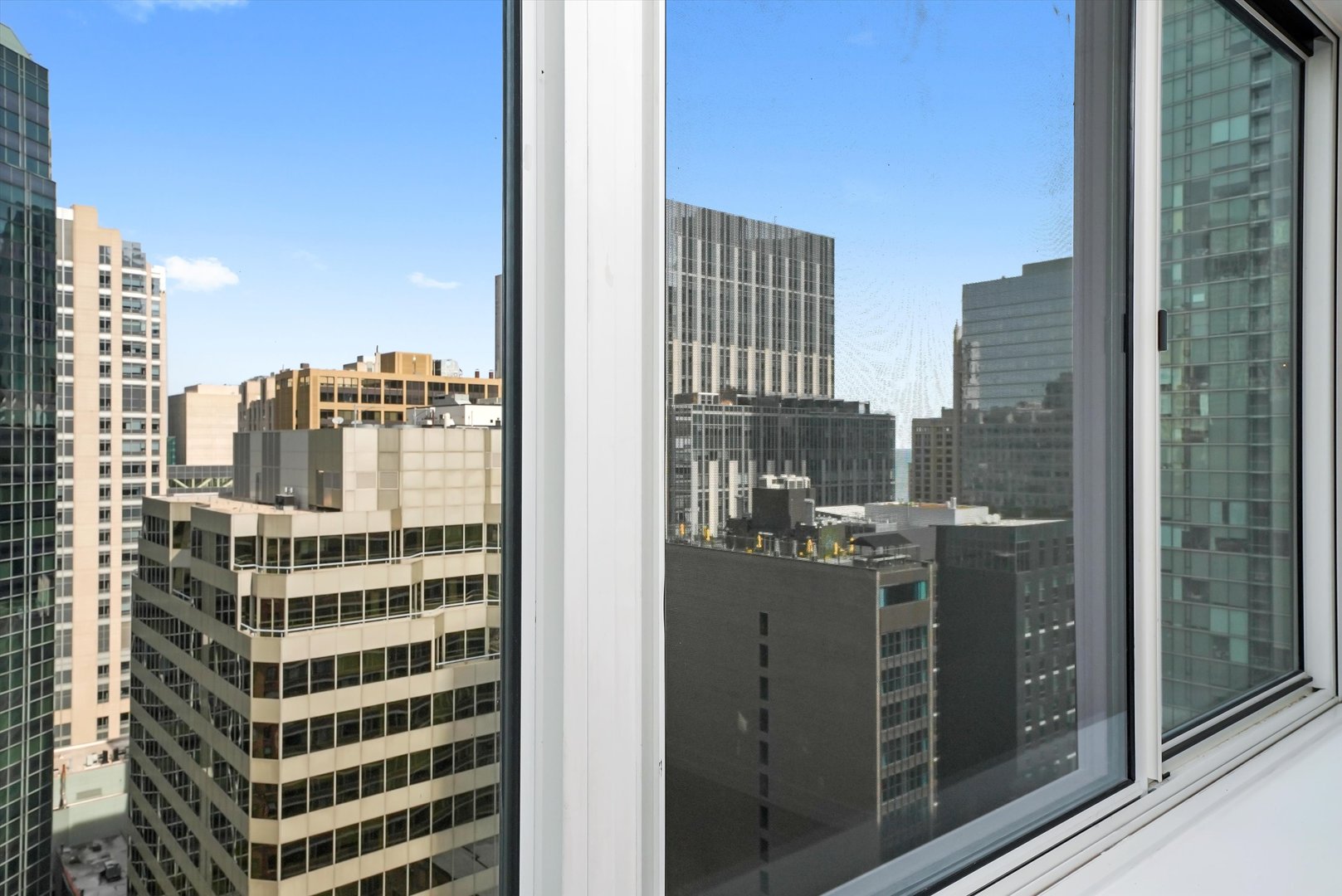 211 E Ohio Street Unit: 2707