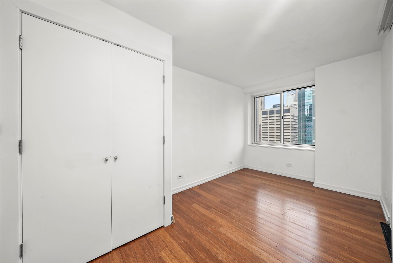 211 E Ohio Street Unit: 2707