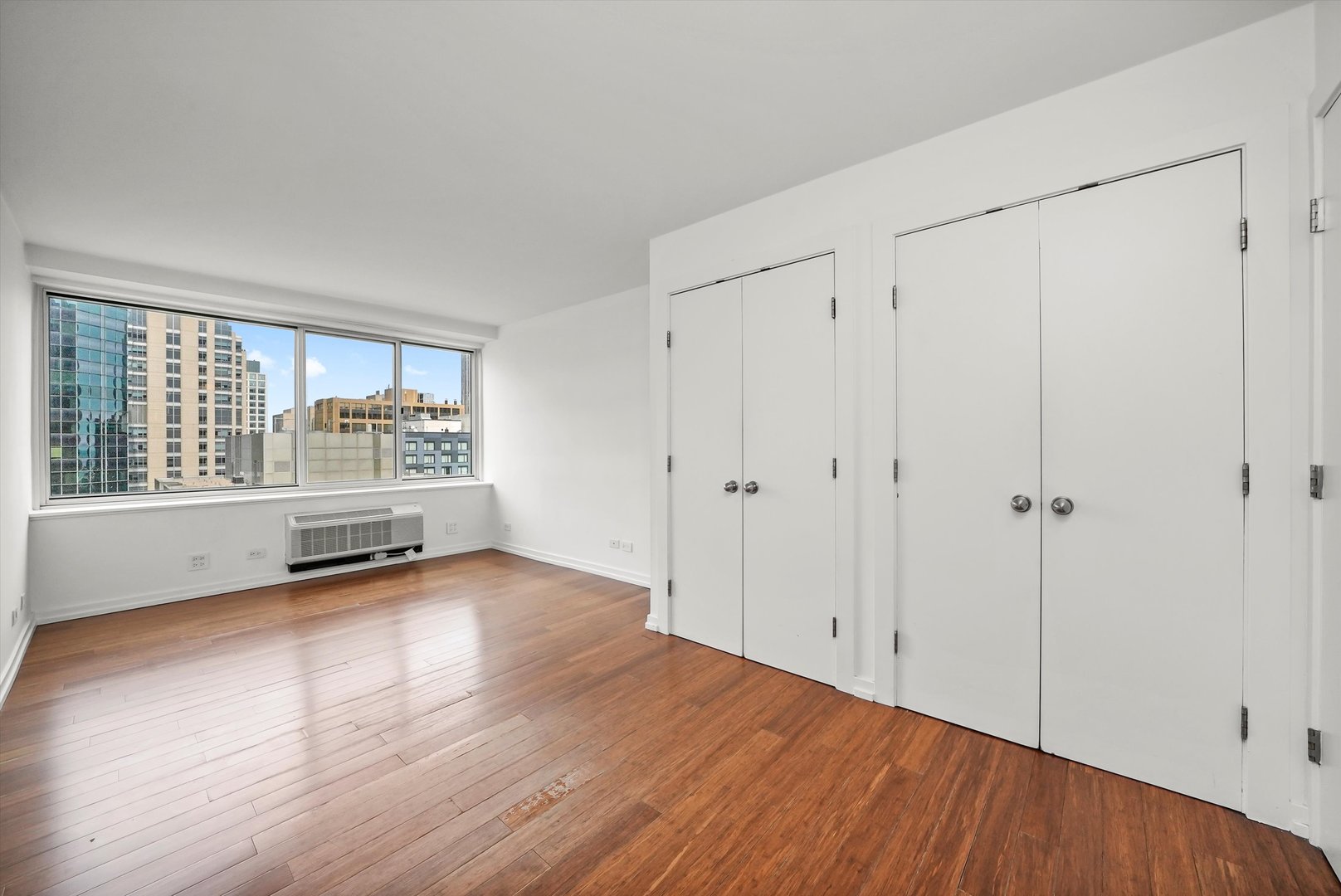 211 E Ohio Street Unit: 2707