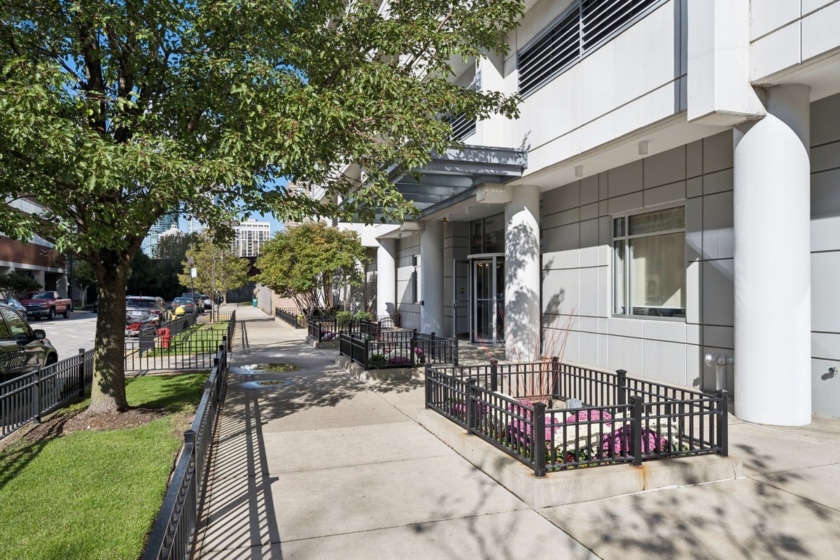 1629 S Prairie Avenue Unit: 801