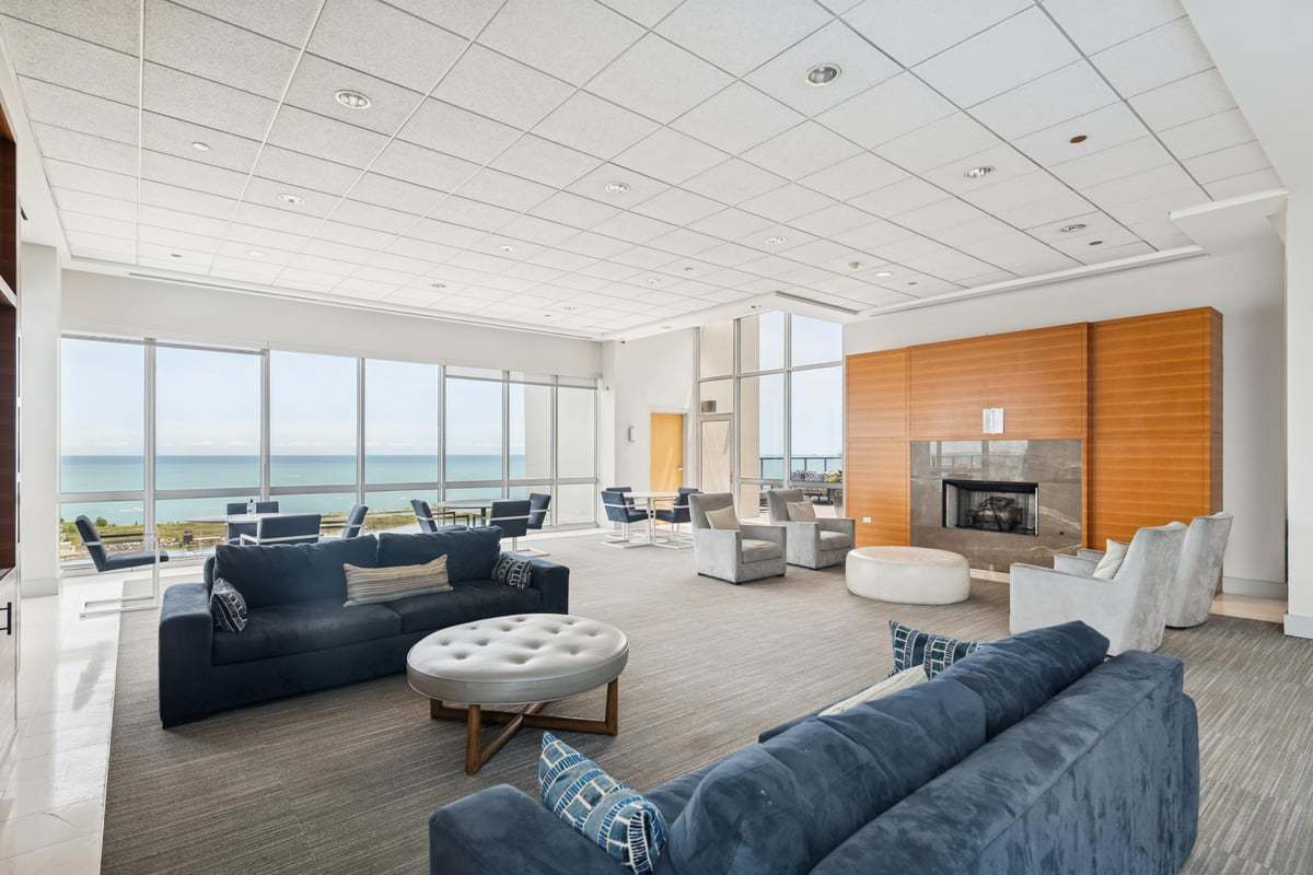 1629 S Prairie Avenue Unit: 801