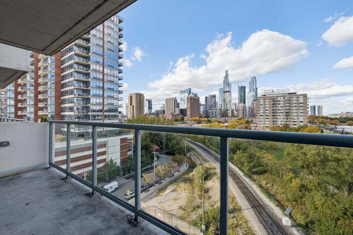 1629 S Prairie Avenue Unit: 801