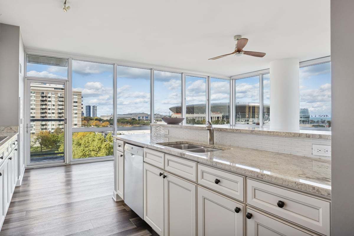 1629 S Prairie Avenue Unit: 801