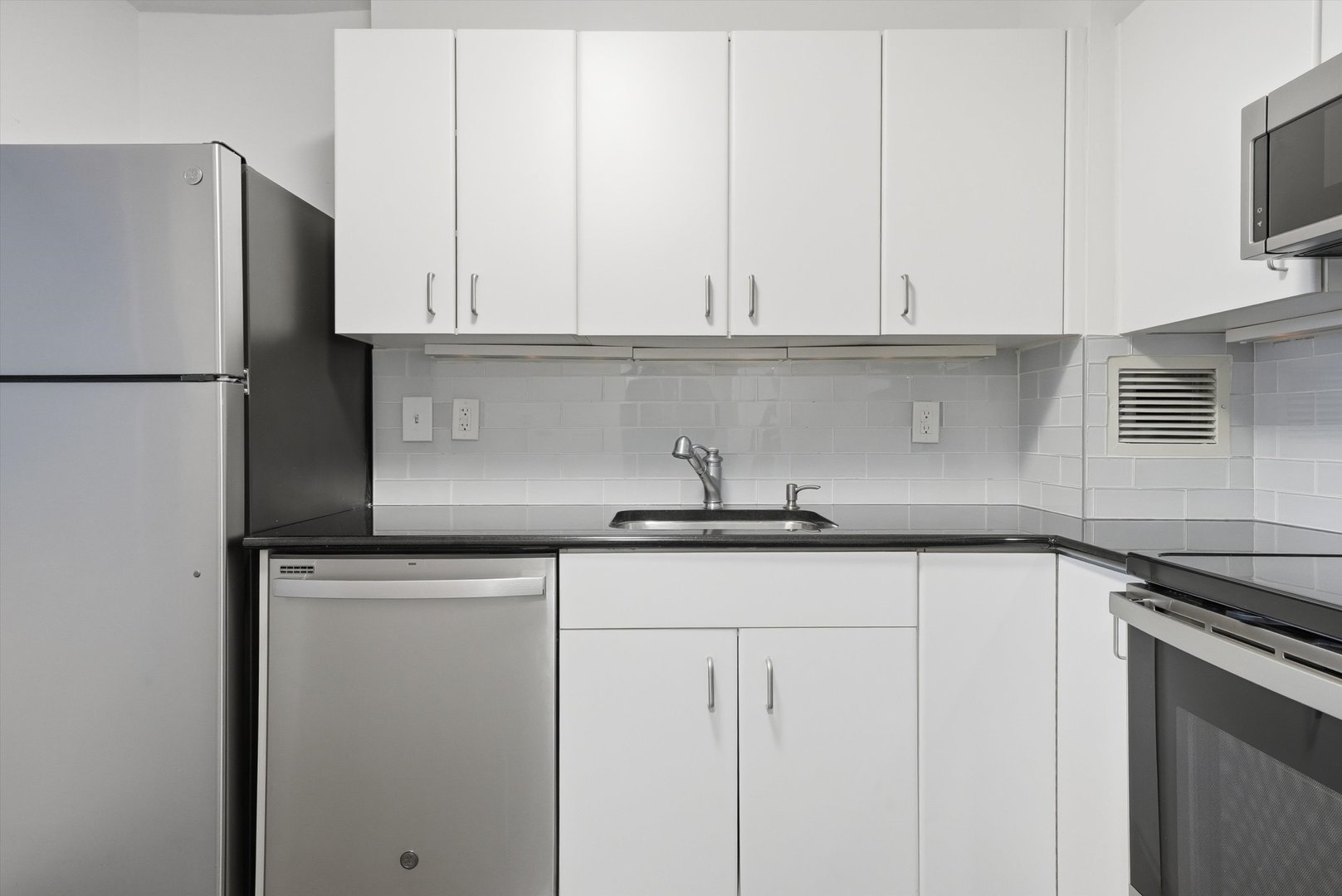 401 E ONTARIO Street Unit: 2203