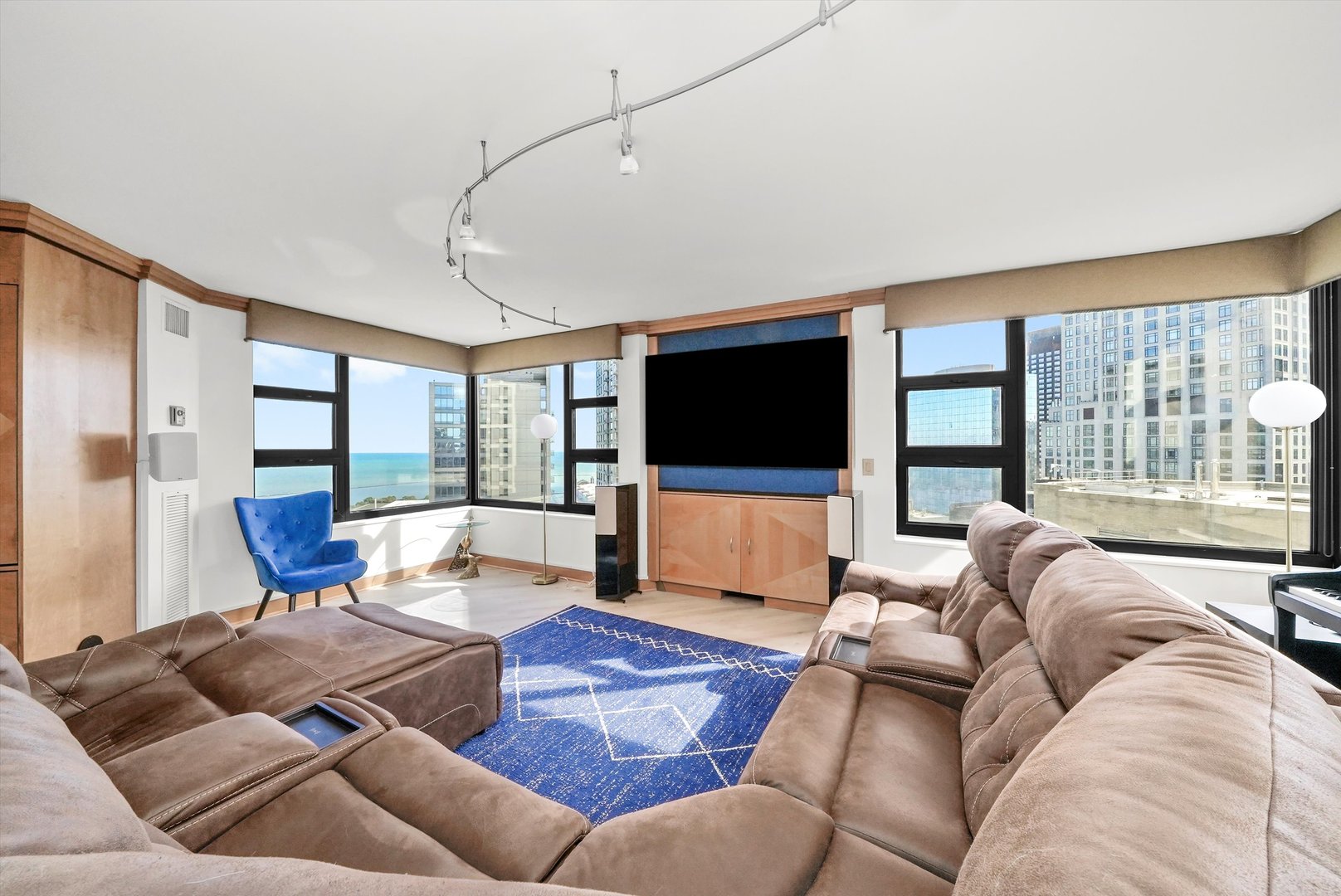 401 E Ontario Street Unit: 4206