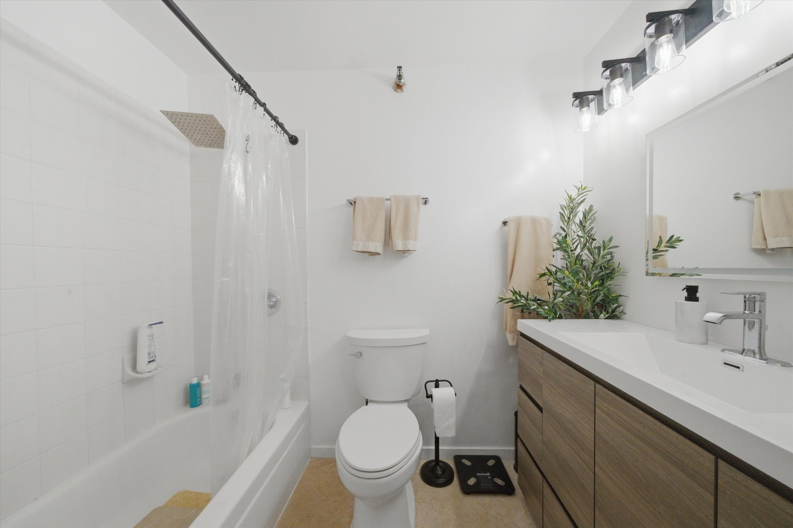401 E Ontario Street Unit: 803