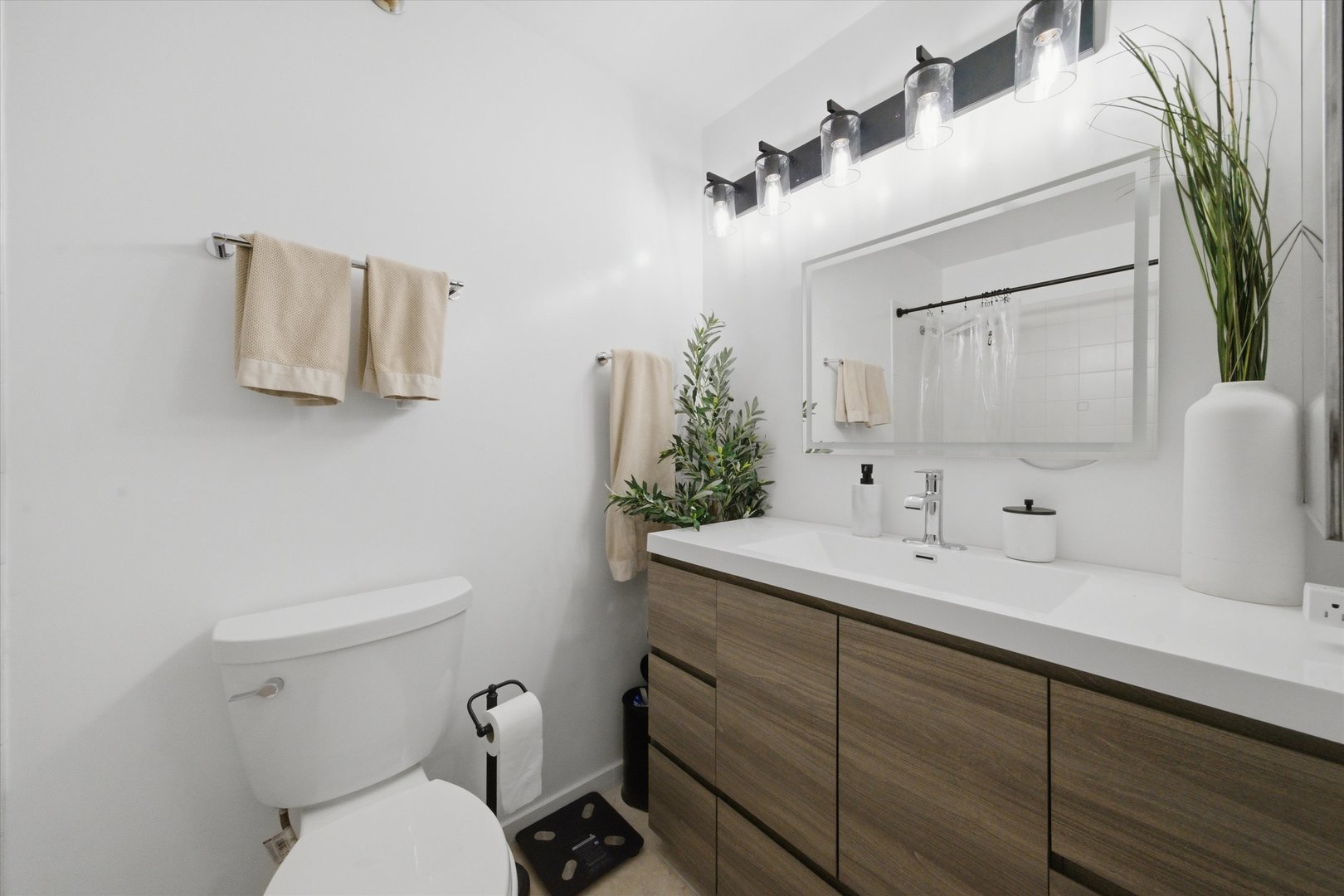 401 E Ontario Street Unit: 803