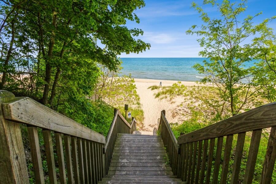 15826 Lakeshore Road, 1