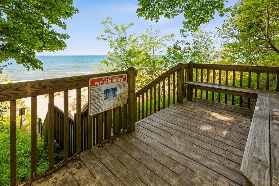 15826 Lakeshore Road, 1