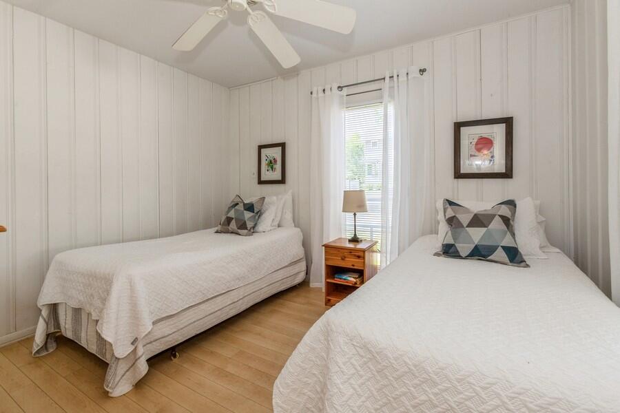 15826 Lakeshore Road, 1