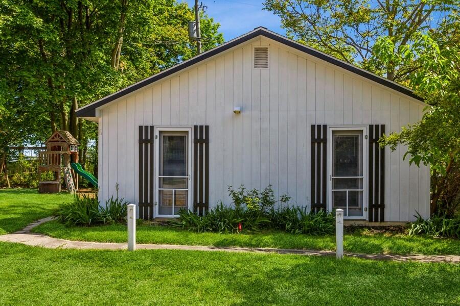 15826 Lakeshore Road, 1