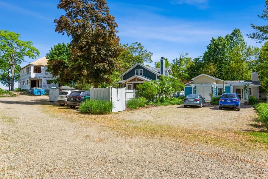 15826 Lakeshore Road, 1