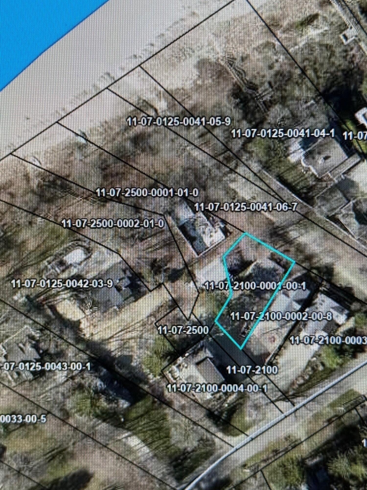 15826 Lakeshore Road, 1