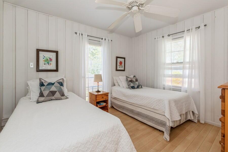 15826 Lakeshore Road, 1
