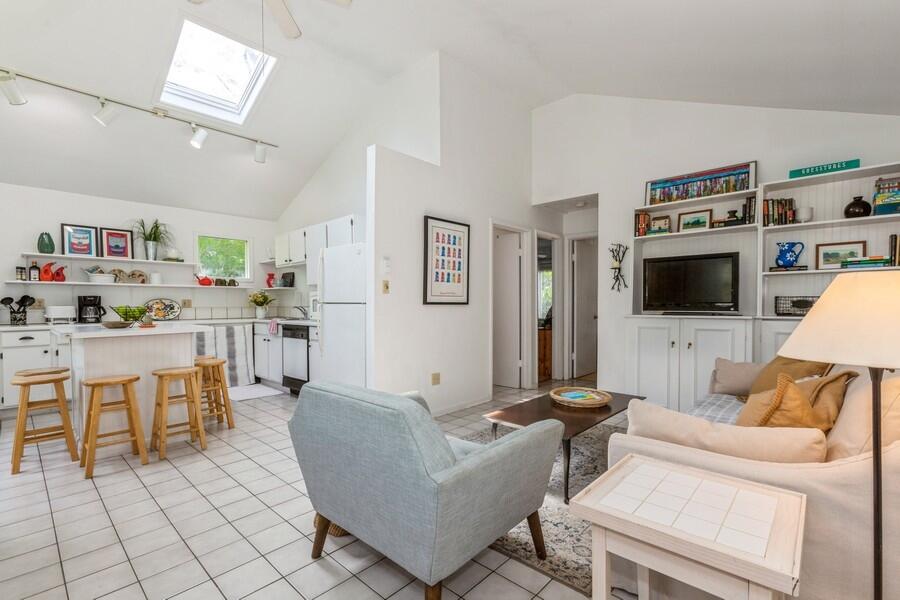 15826 Lakeshore Road, 1