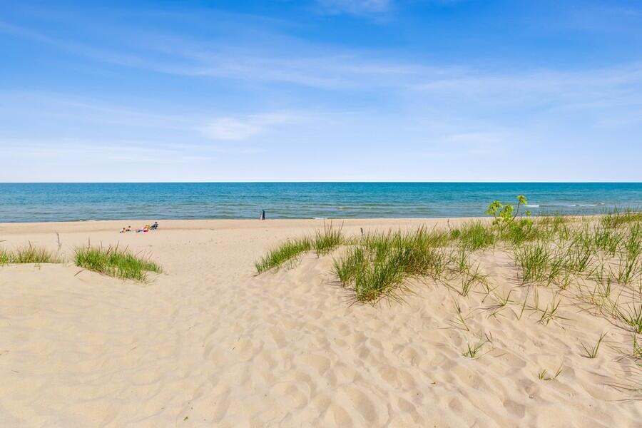 15826 Lakeshore Road, 1