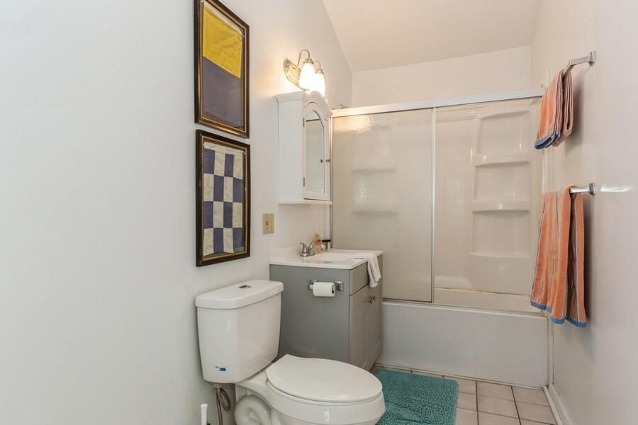 15826 Lakeshore Road, 1