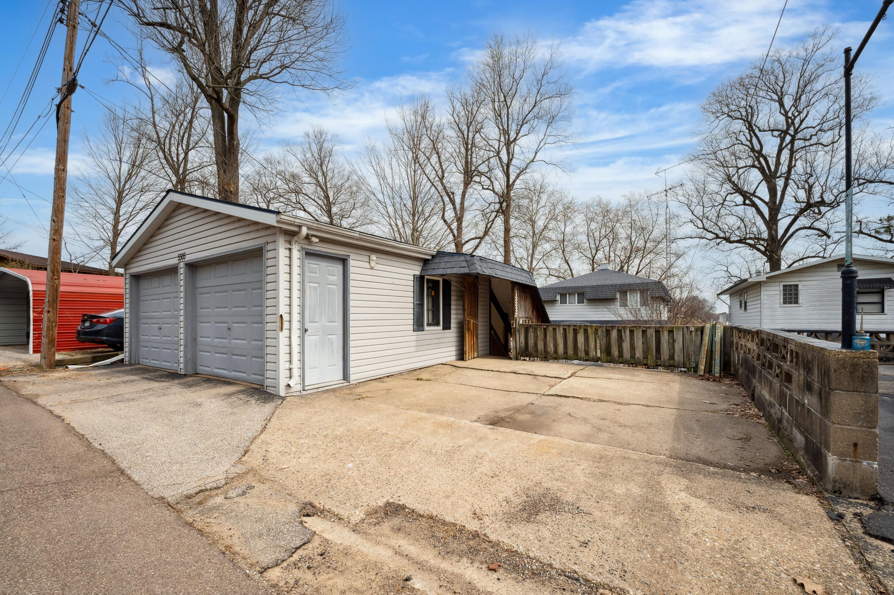 5505 Lakewood Drive