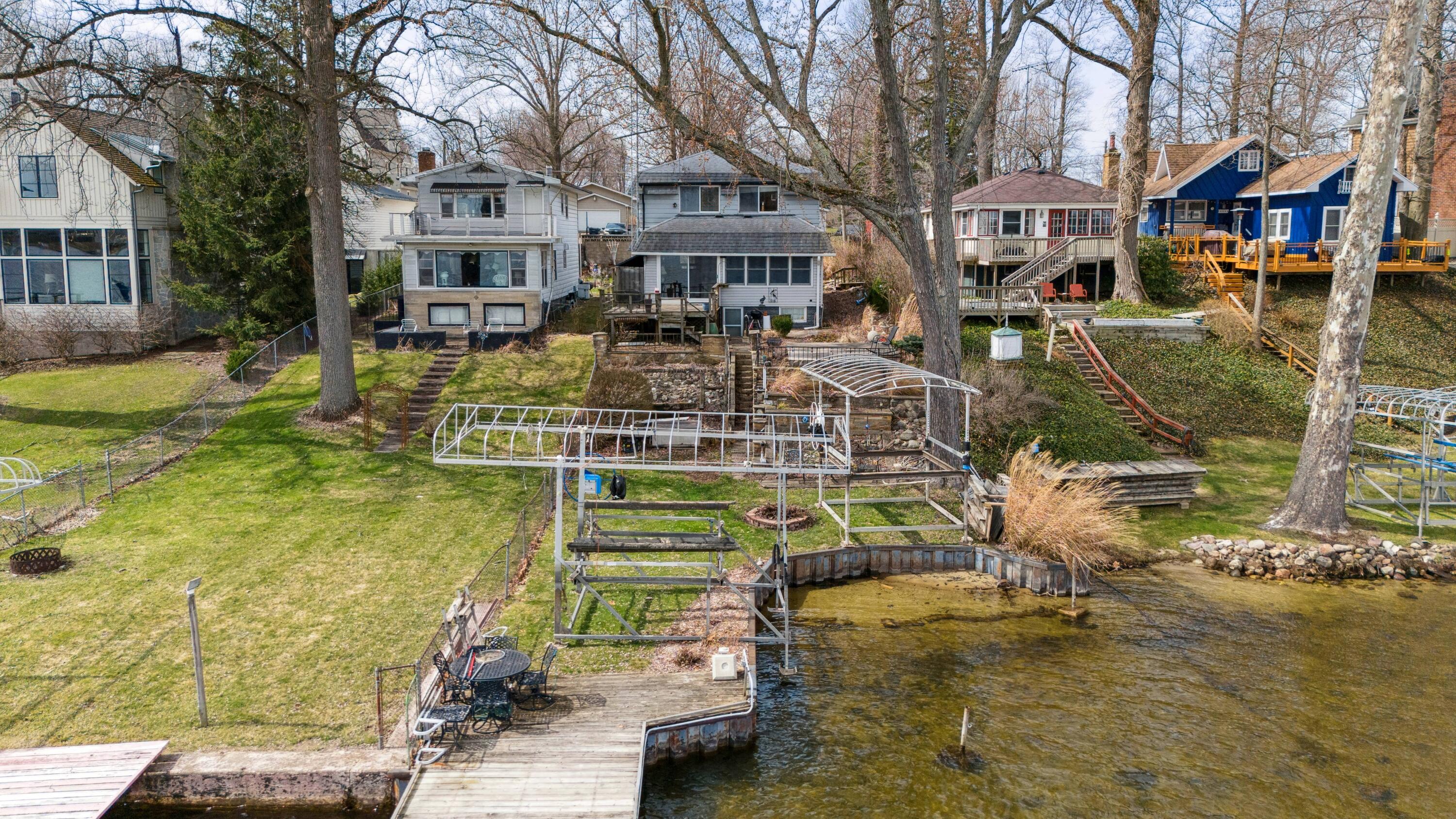 5505 Lakewood Drive