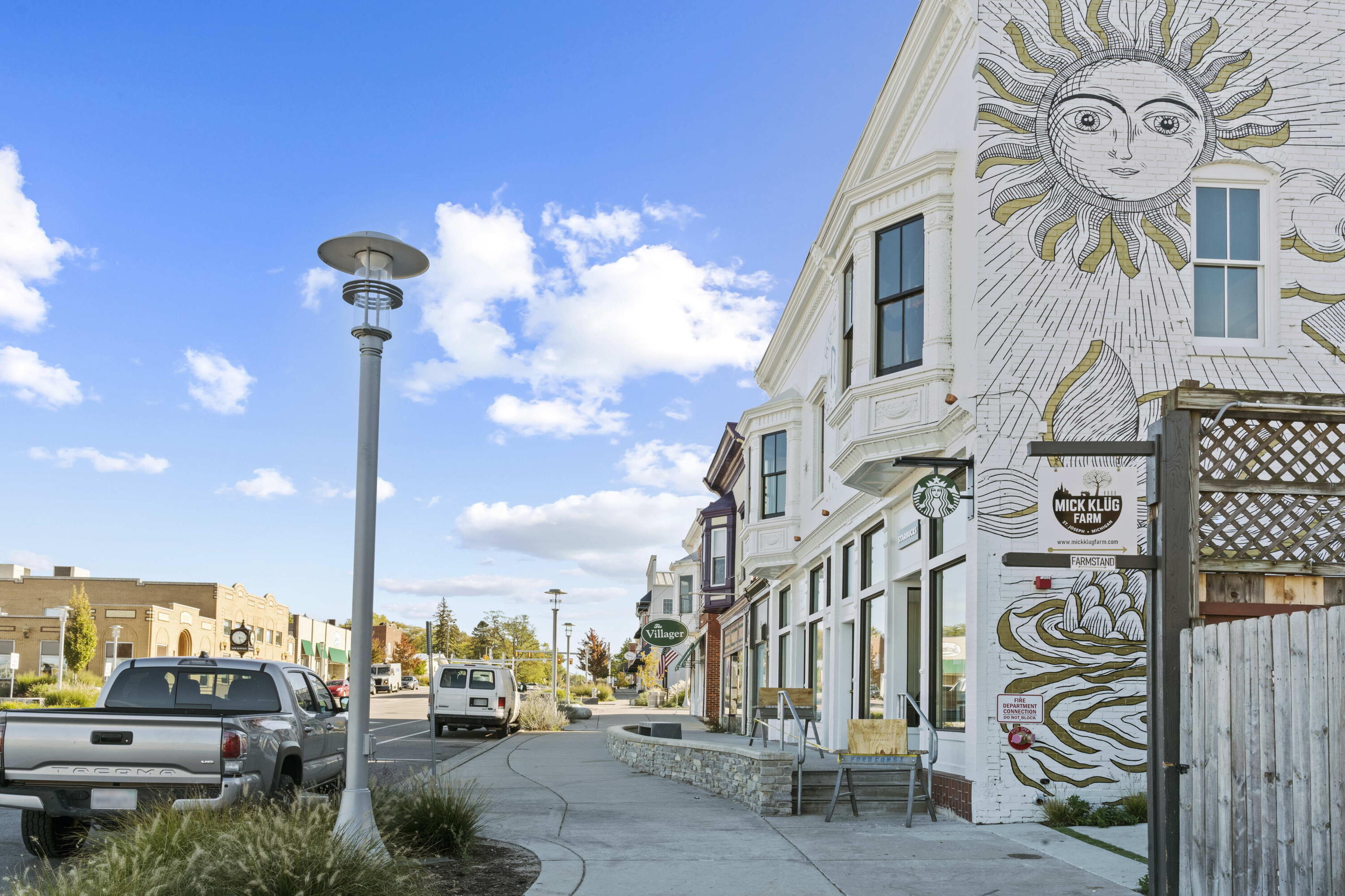 225 N Whittaker Street, 4