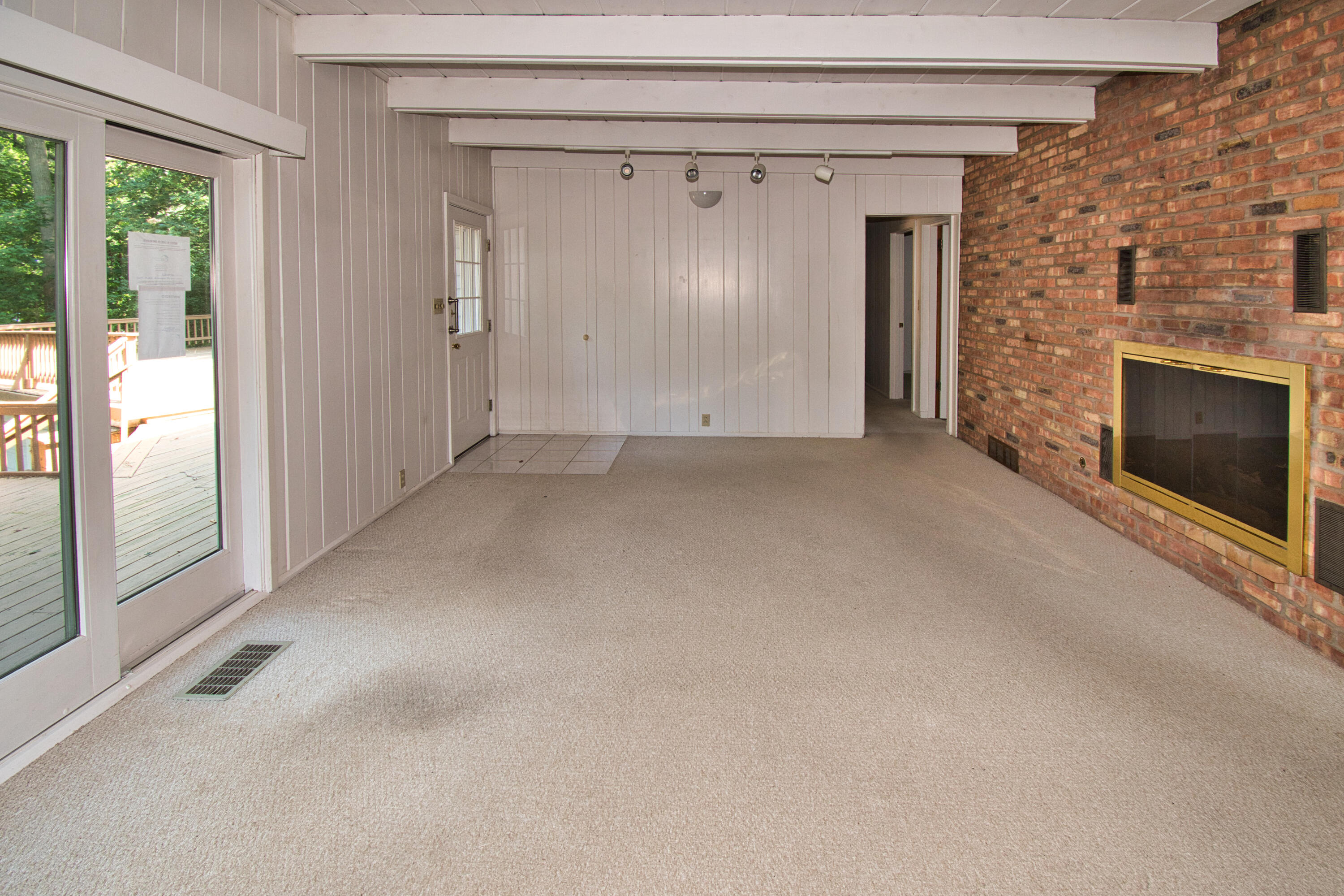 641 Longwood Drive N