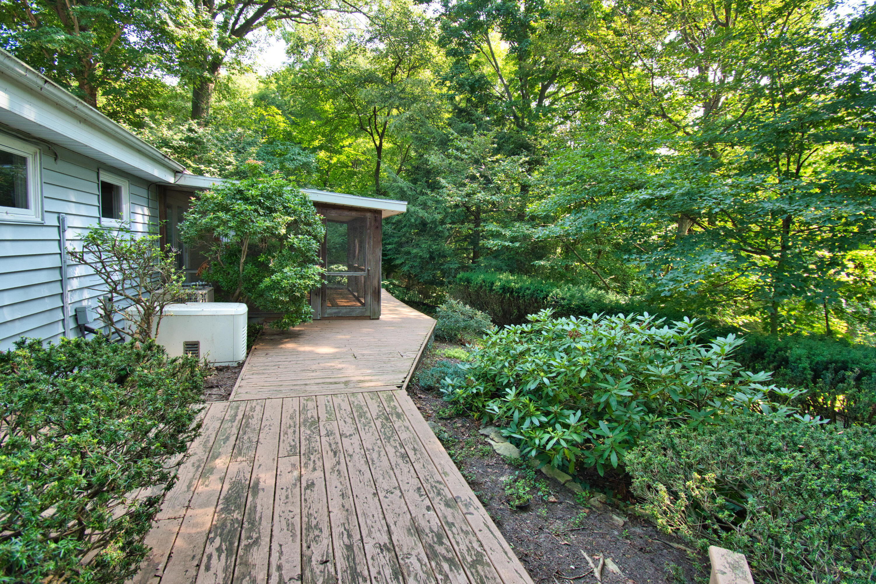 641 Longwood Drive N