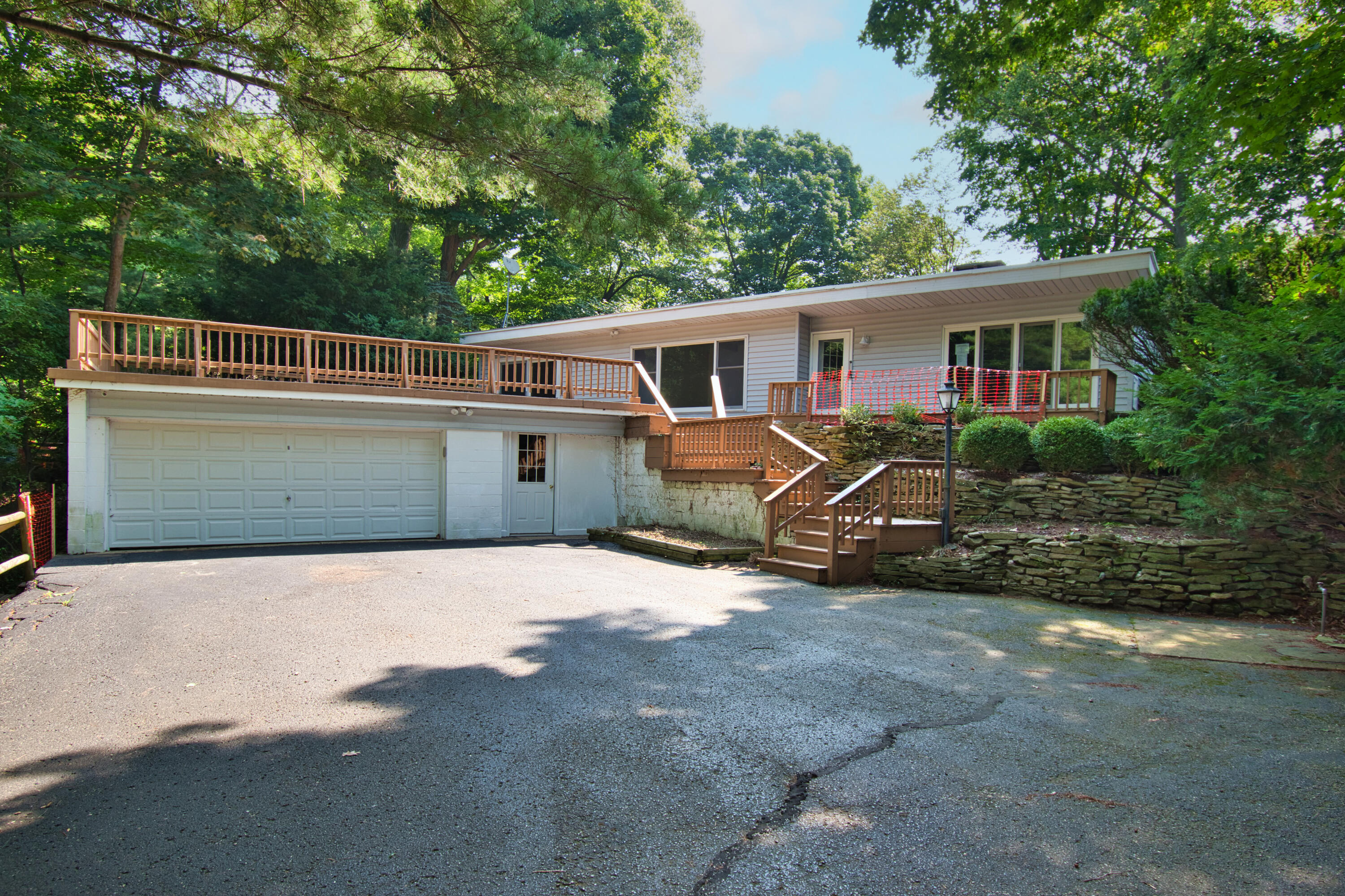 641 Longwood Drive N