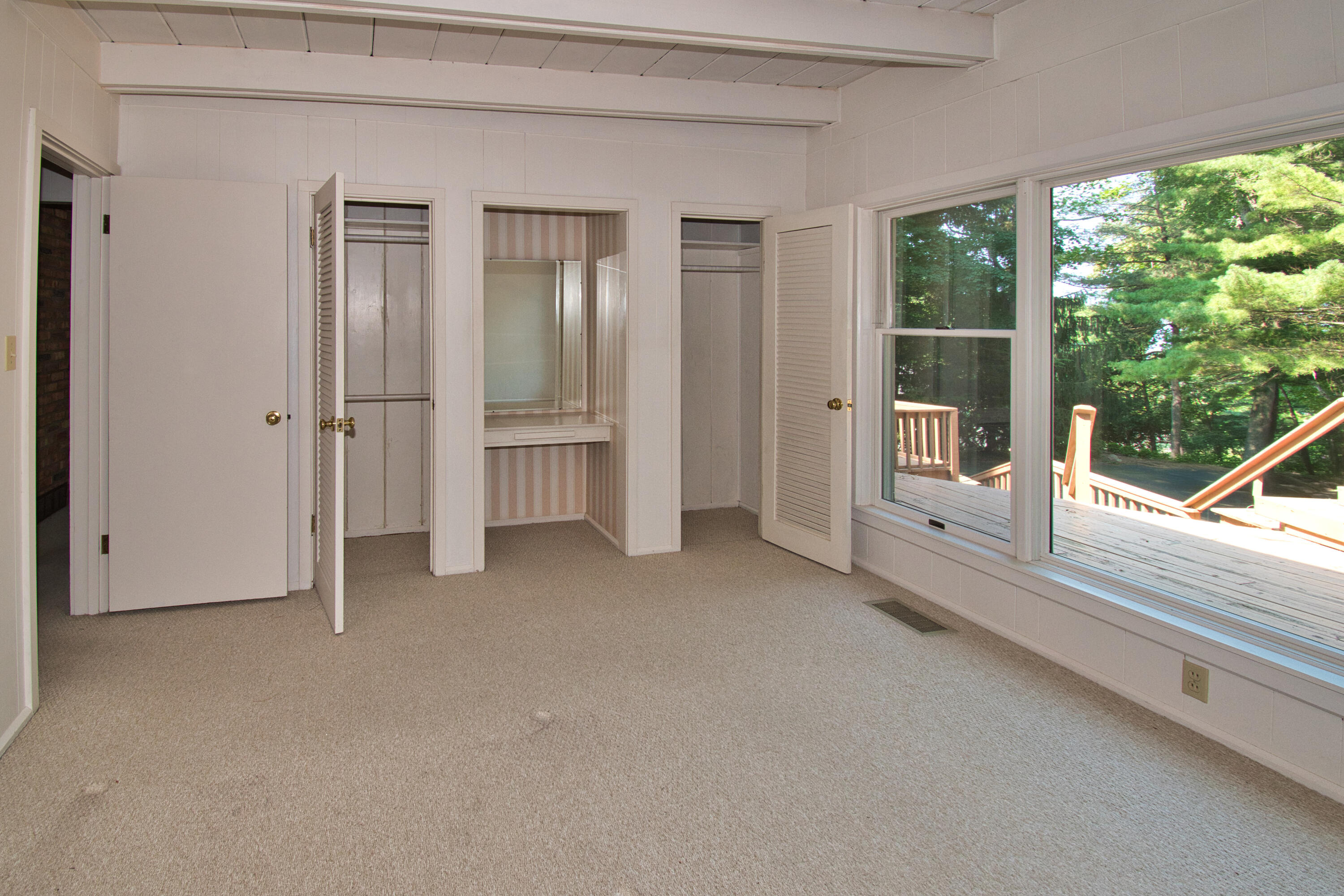 641 Longwood Drive N