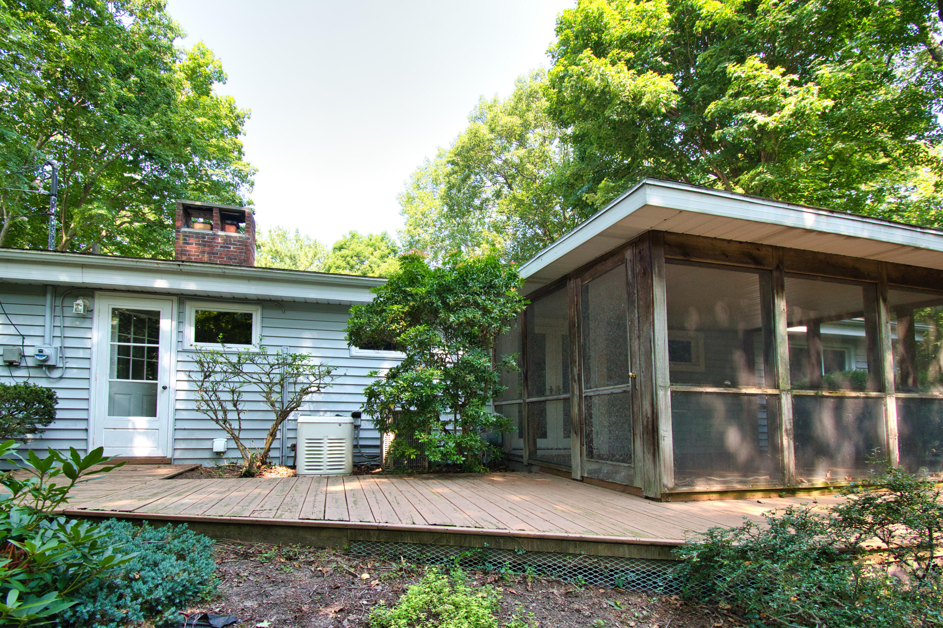 641 Longwood Drive N