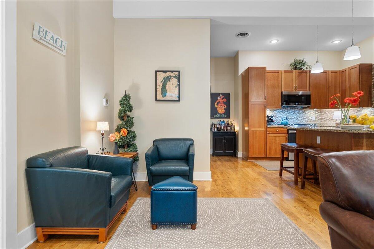 16032 Goodwin Avenue, 5