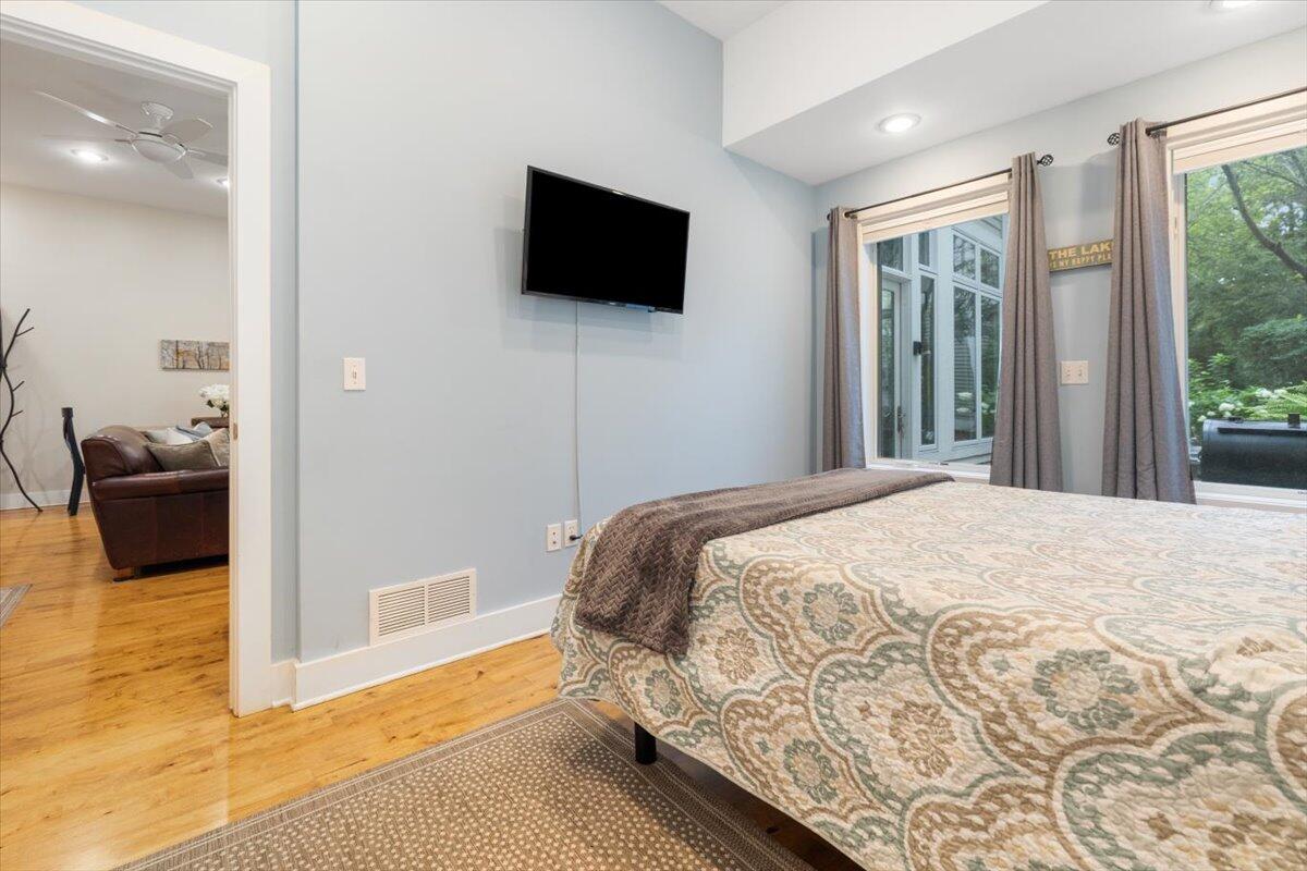 16032 Goodwin Avenue, 5