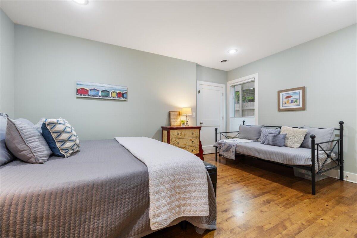 16032 Goodwin Avenue, 5