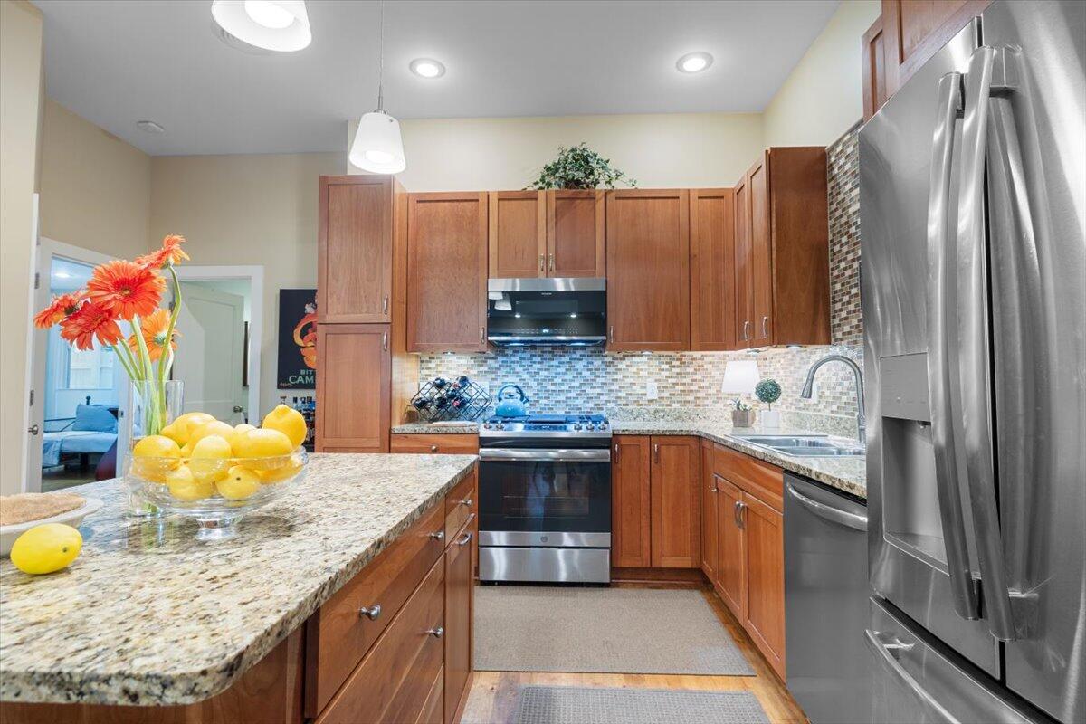 16032 Goodwin Avenue, 5