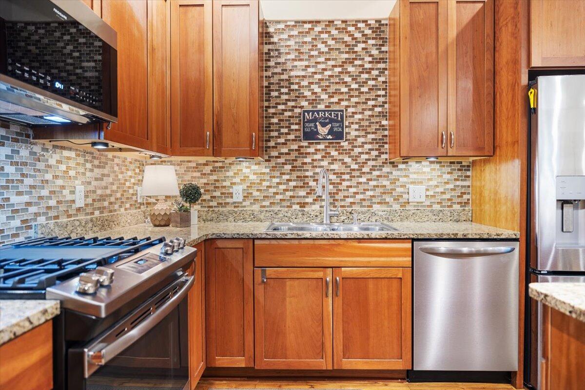 16032 Goodwin Avenue, 5