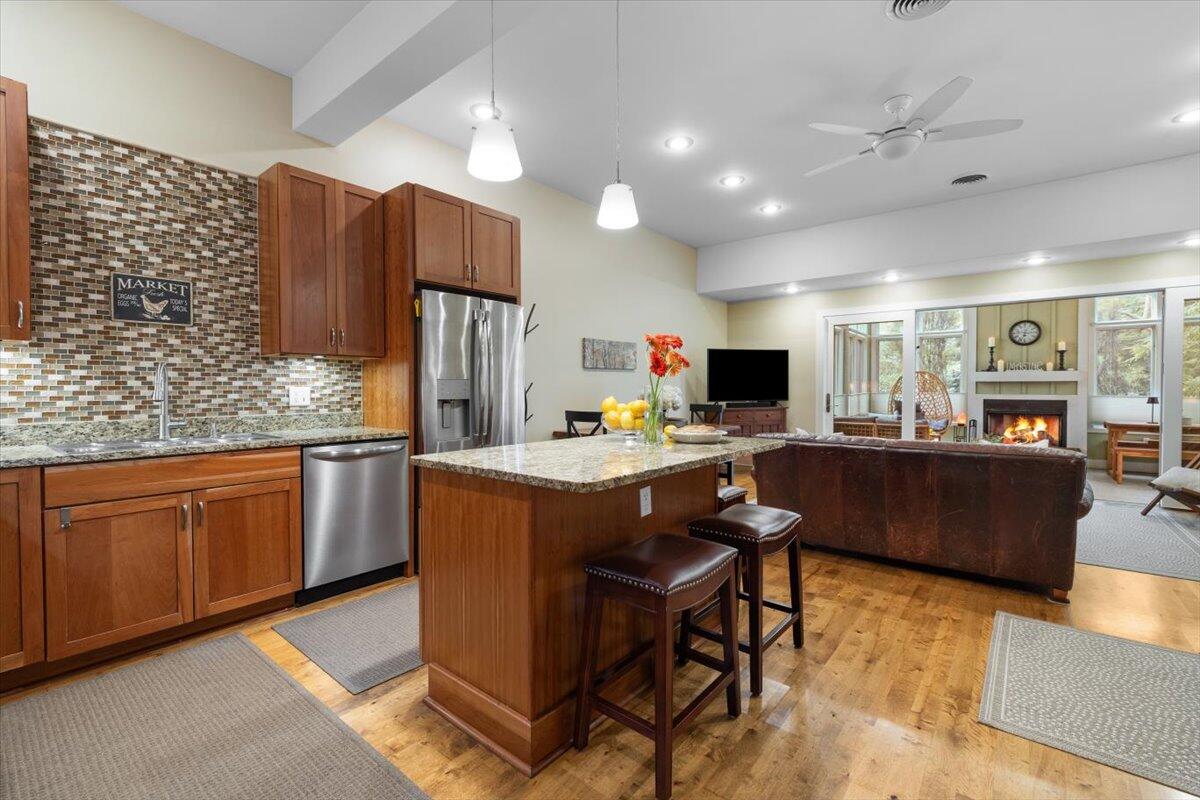 16032 Goodwin Avenue, 5