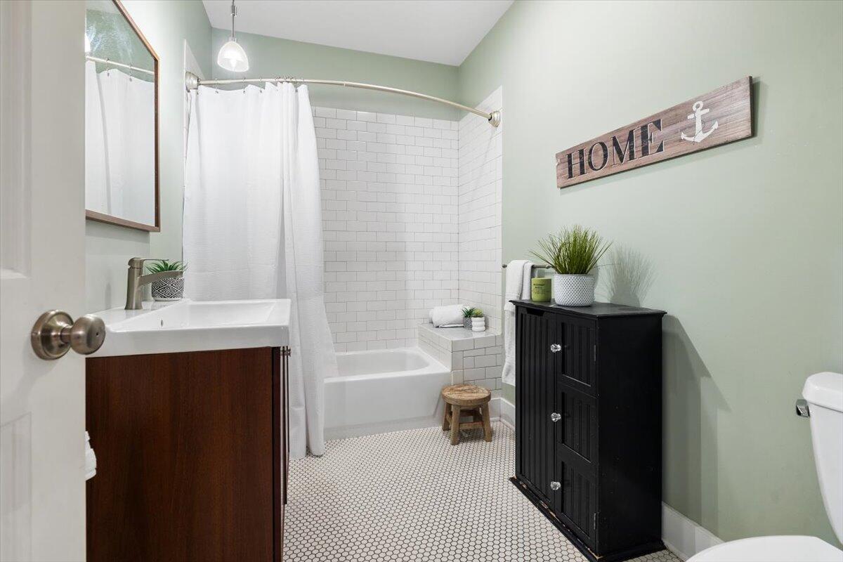 16032 Goodwin Avenue, 5