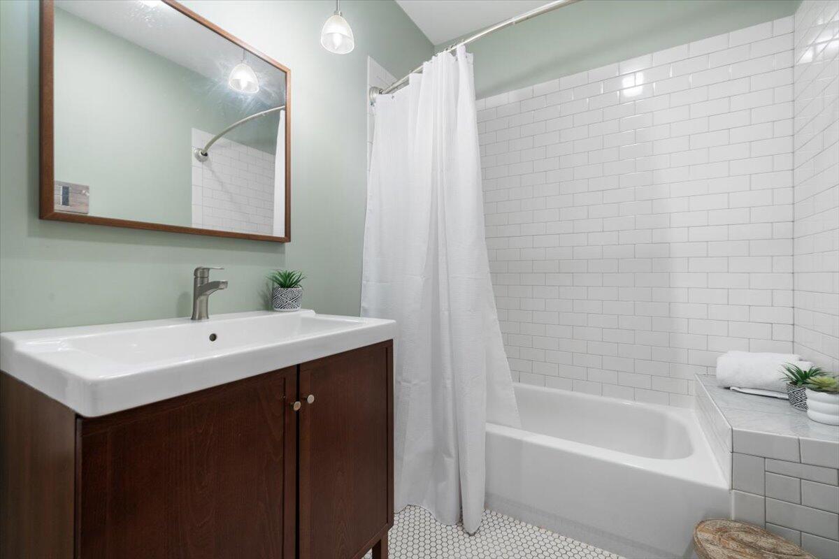 16032 Goodwin Avenue, 5