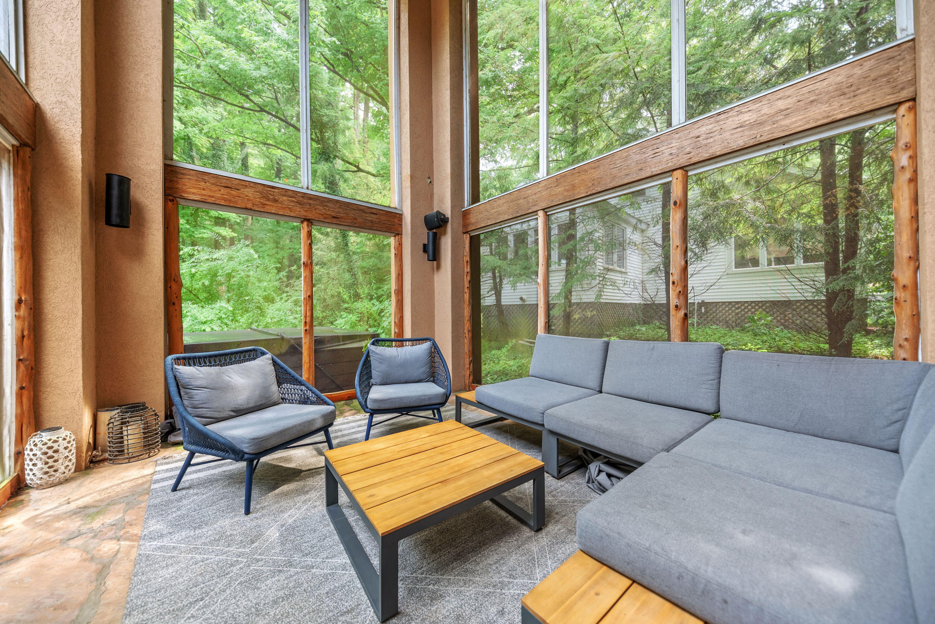 15157 Lakeshore Road