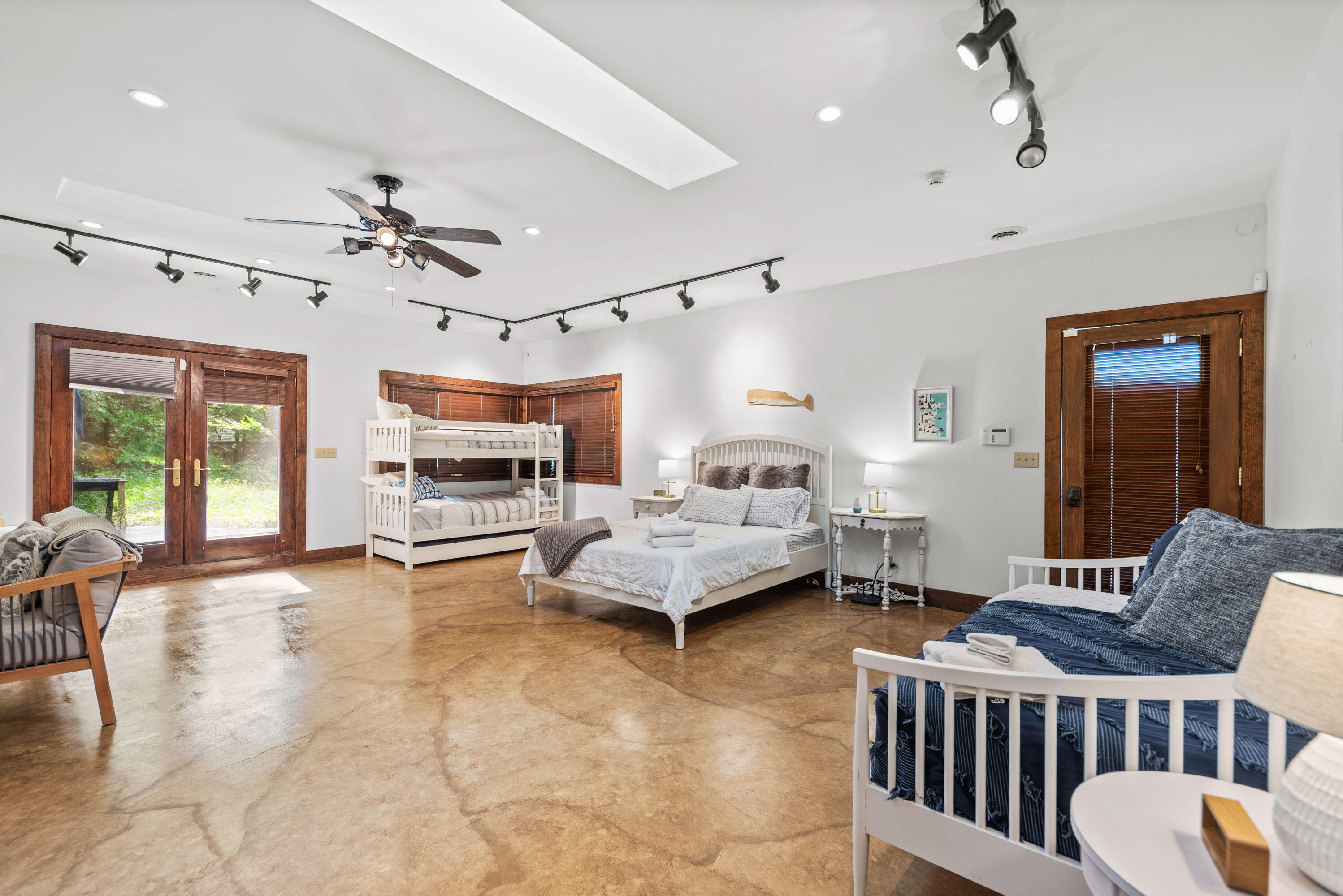 15157 Lakeshore Road