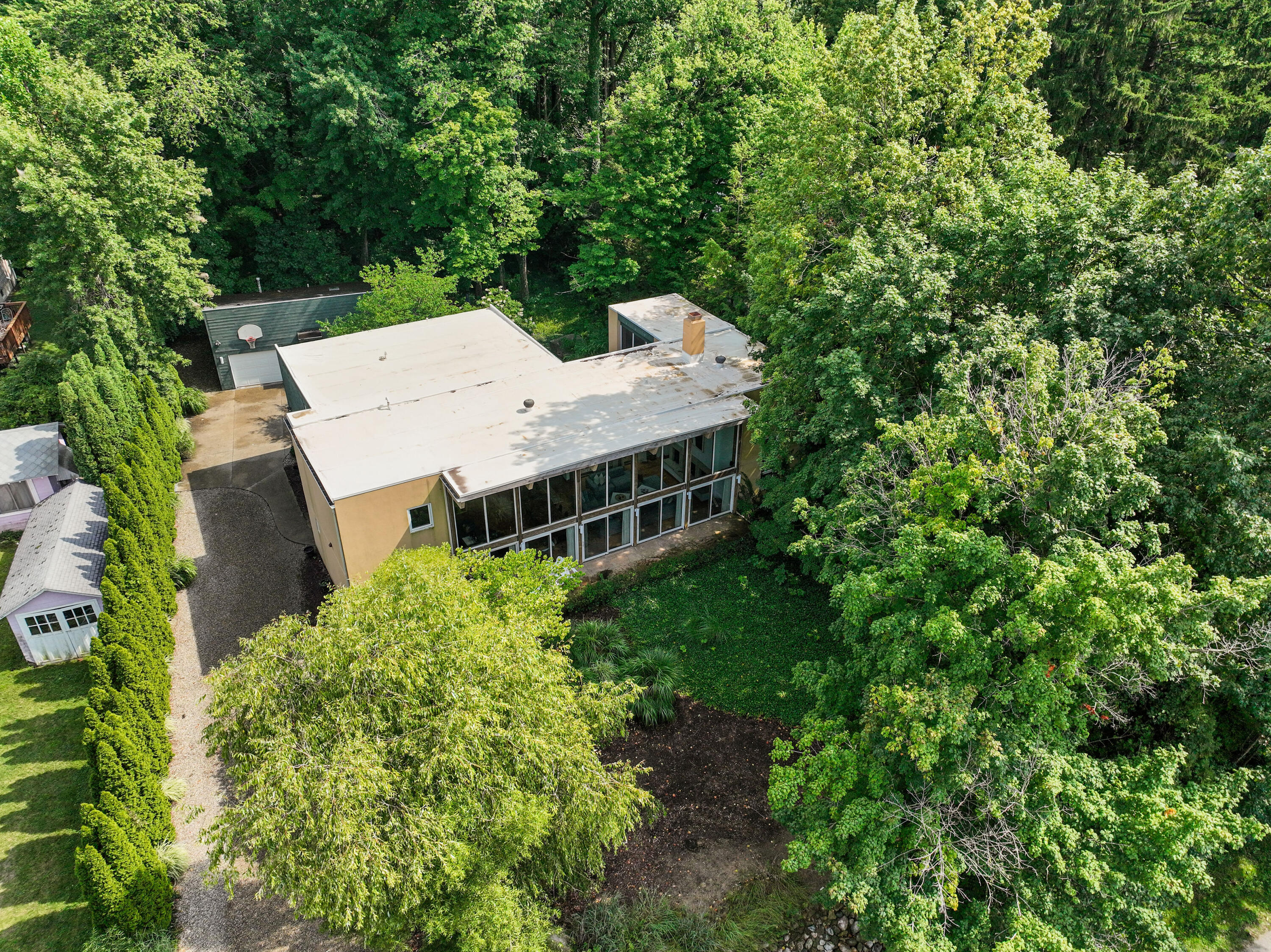 15157 Lakeshore Road