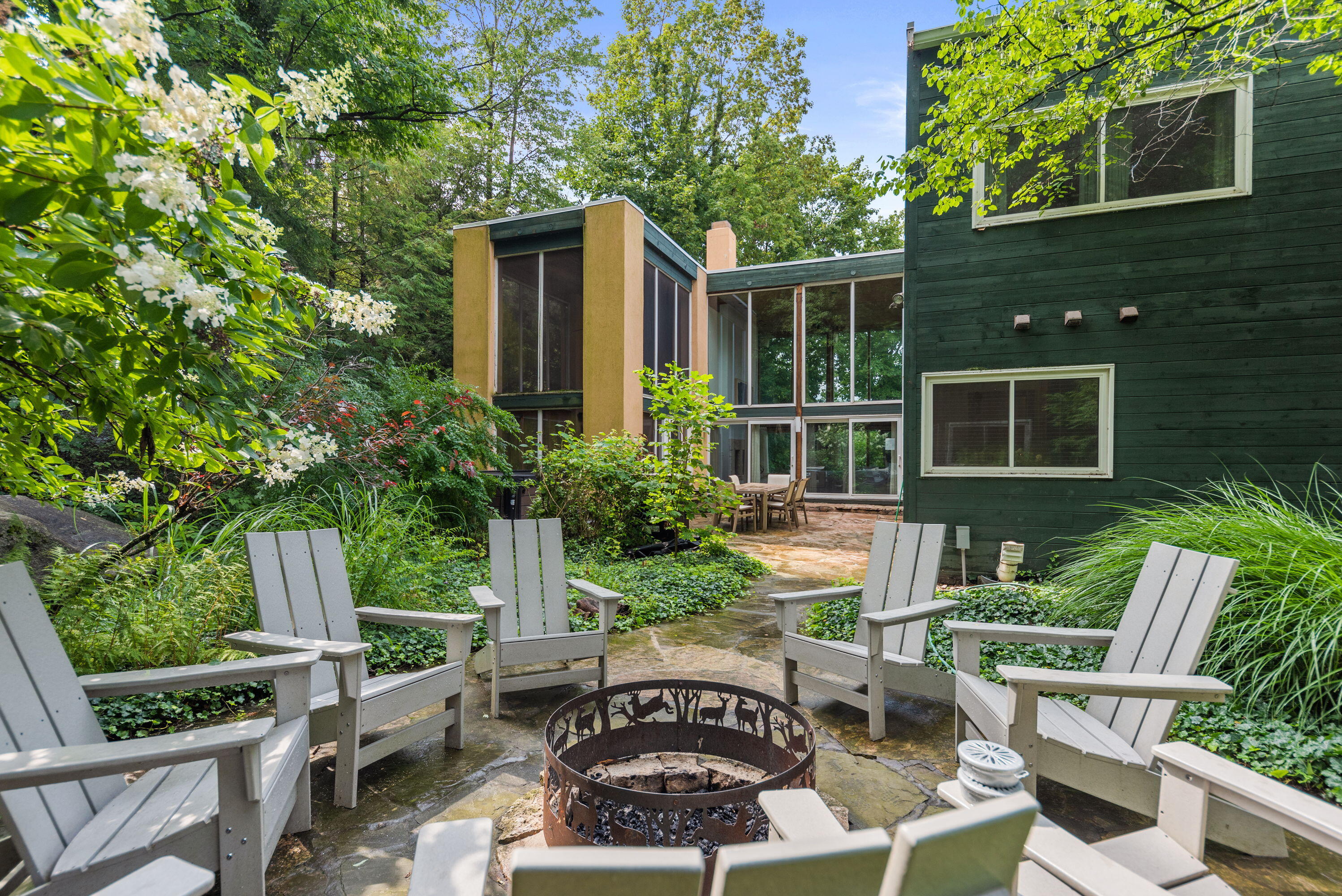 15157 Lakeshore Road