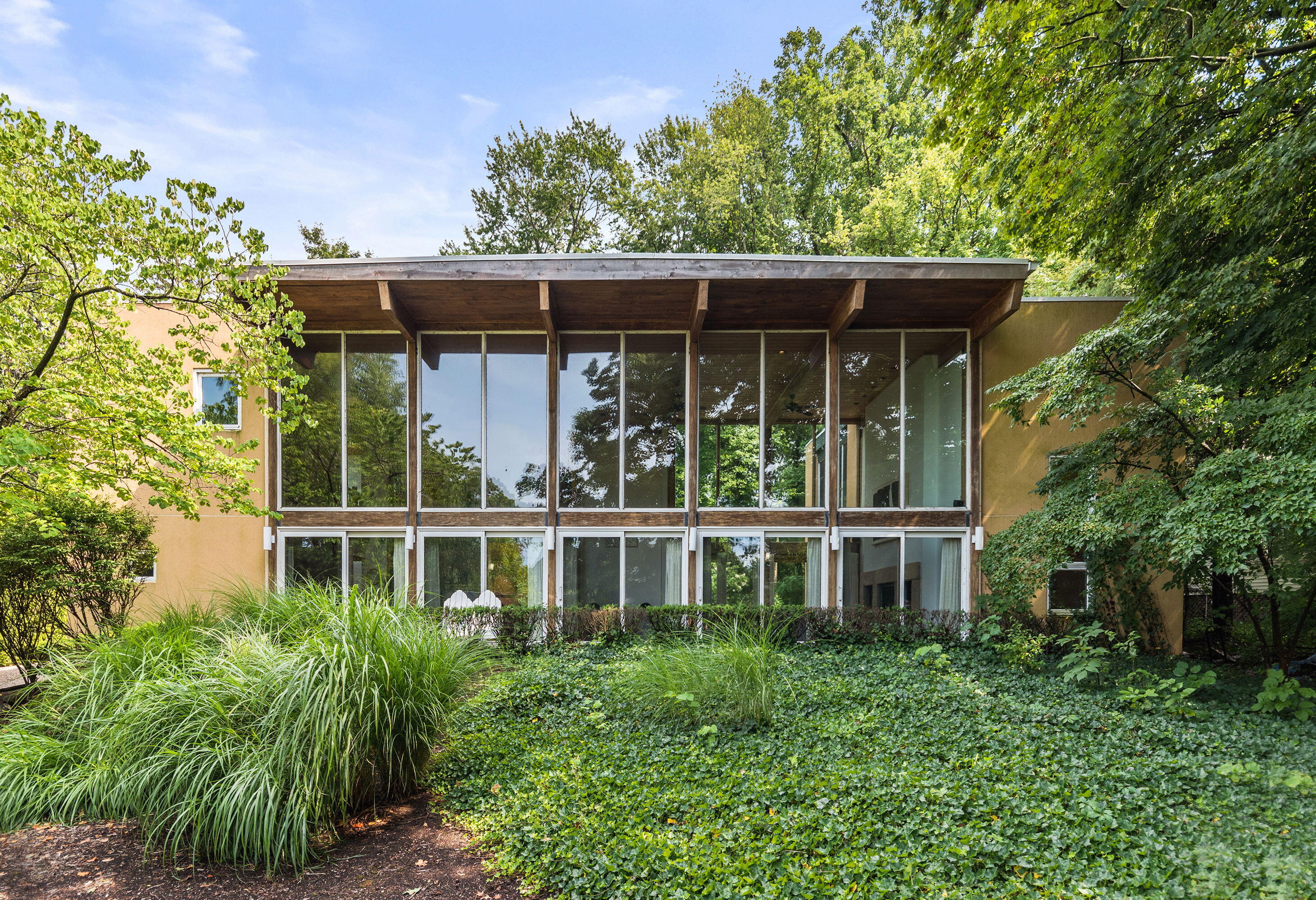 15157 Lakeshore Road