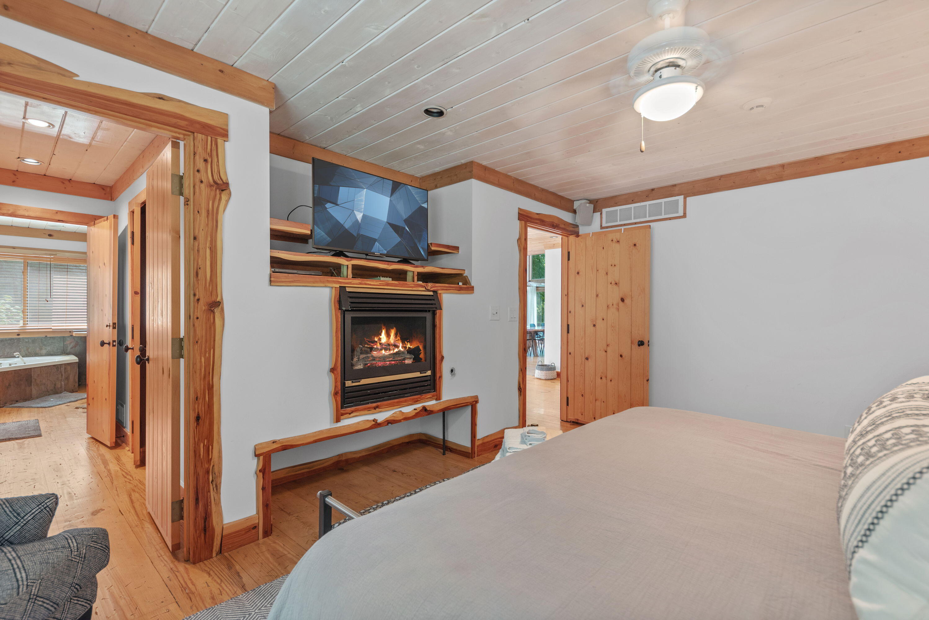 15157 Lakeshore Road