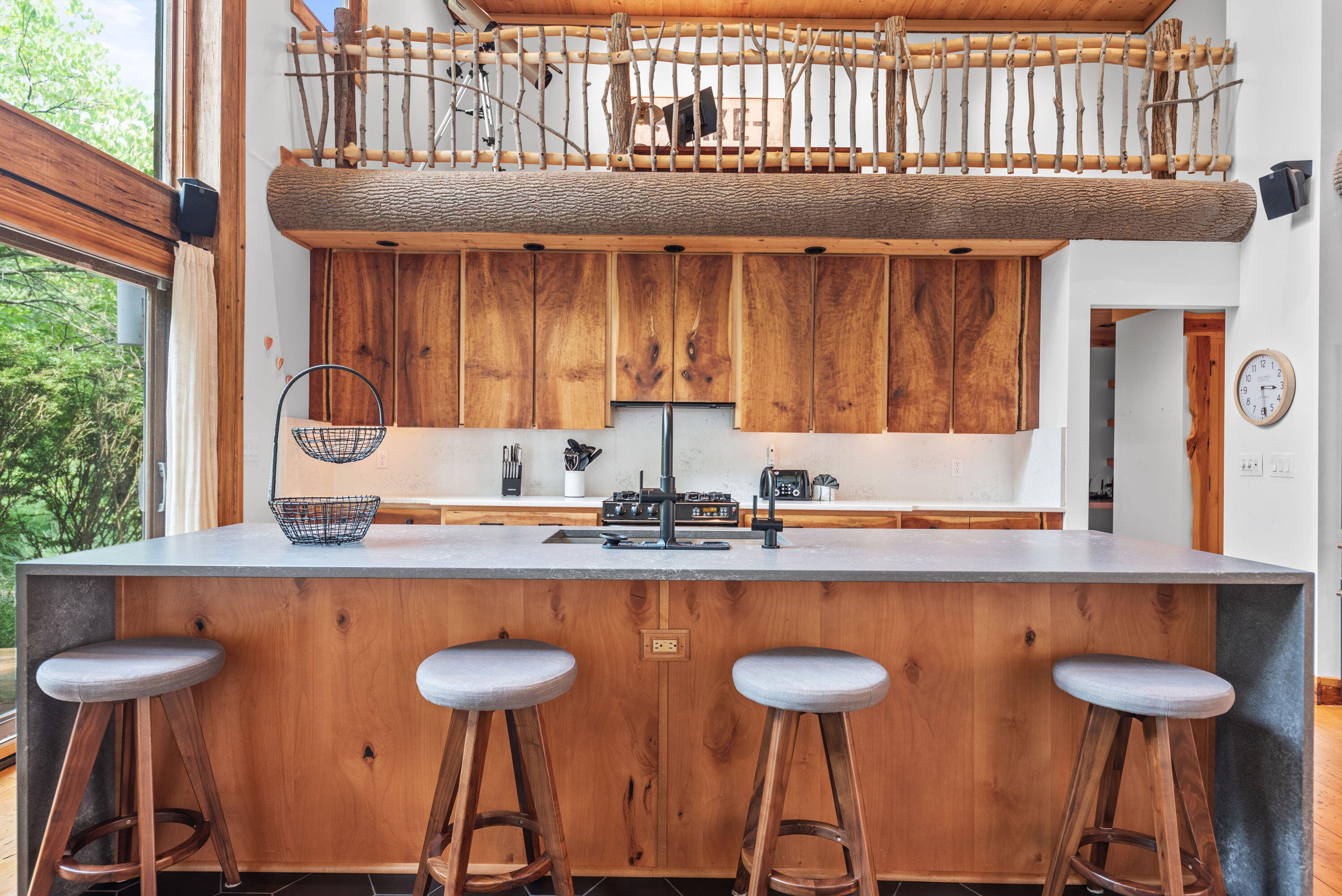15157 Lakeshore Road
